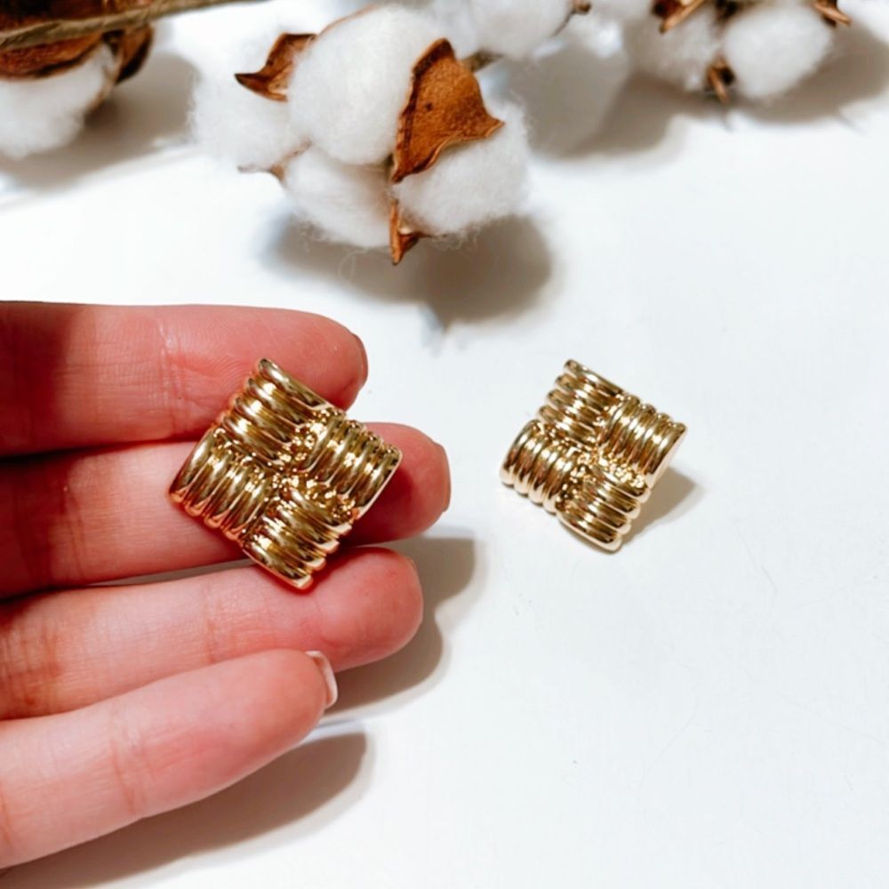 Geo stud earrings N265
